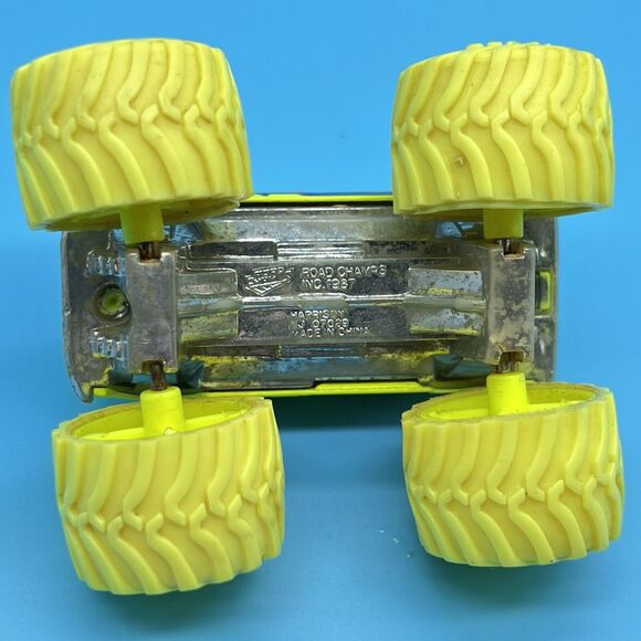 VTG Road Champs 1987 Diecast Lot of 2 Monster Trucks Dodge Caravan Chevy 4x4 - Picture 15 of 16